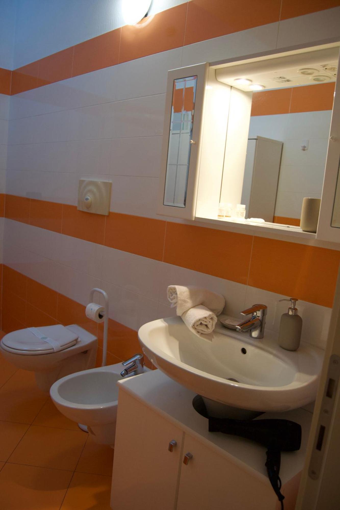 Casa Viola, Deliziosa Mansarda In Centro Storico Apartamento Modena Exterior foto